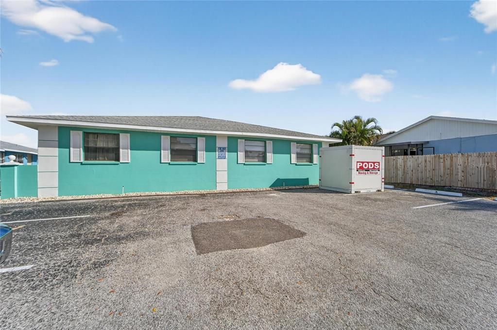 For Sale: $249,000 (2 beds, 1 baths, 800 Square Feet)