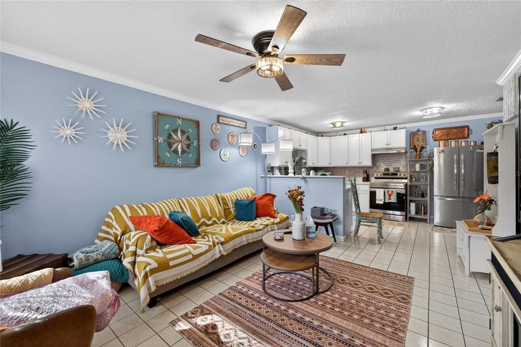 For Sale: $249,000 (2 beds, 1 baths, 800 Square Feet)