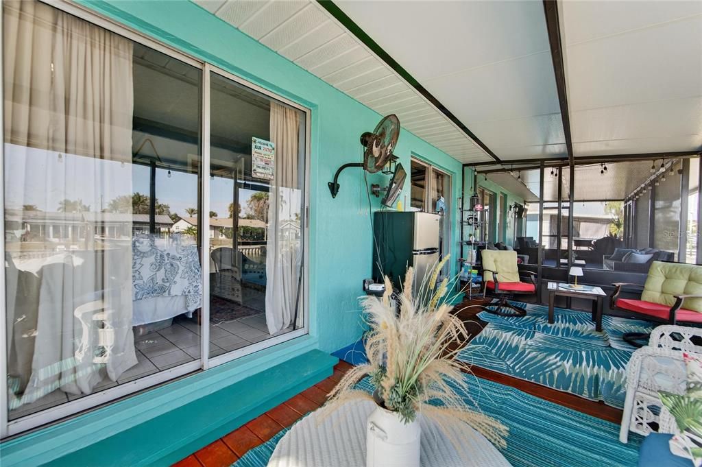 For Sale: $249,000 (2 beds, 1 baths, 800 Square Feet)