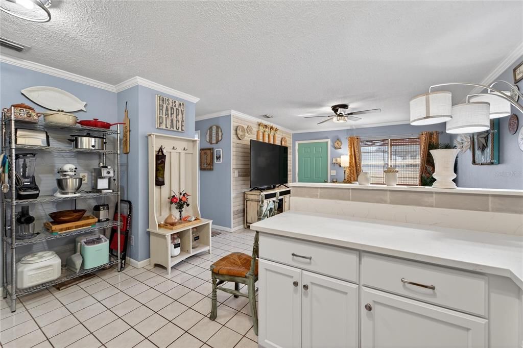 For Sale: $249,000 (2 beds, 1 baths, 800 Square Feet)