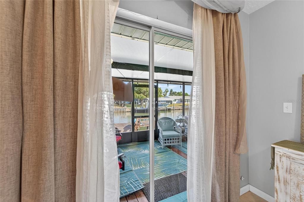 For Sale: $249,000 (2 beds, 1 baths, 800 Square Feet)