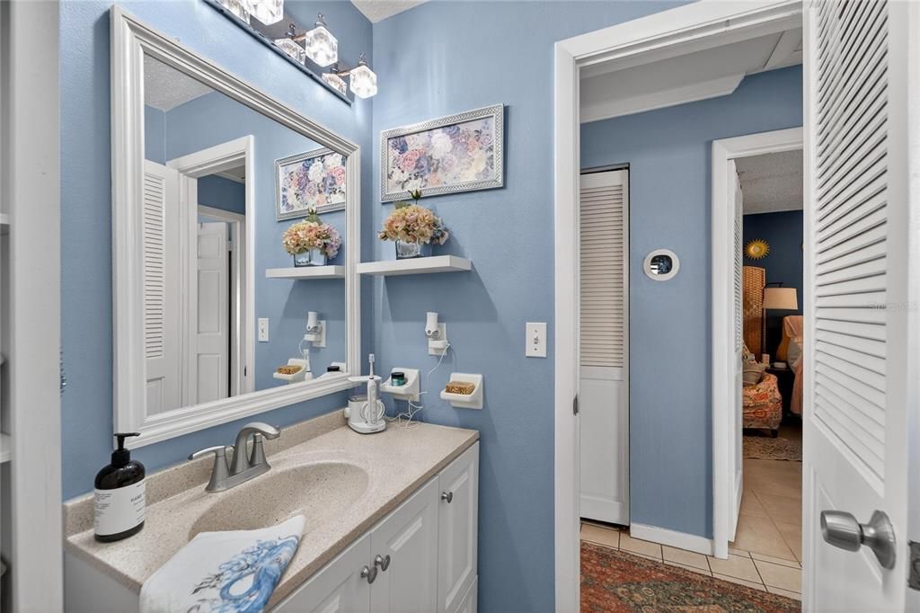 For Sale: $249,000 (2 beds, 1 baths, 800 Square Feet)