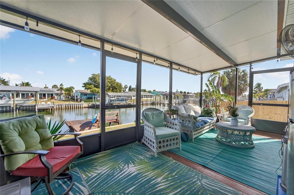 For Sale: $249,000 (2 beds, 1 baths, 800 Square Feet)