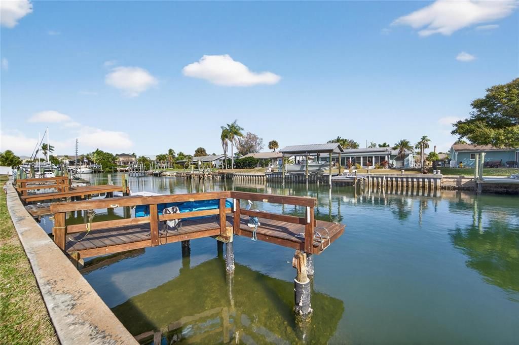 For Sale: $249,000 (2 beds, 1 baths, 800 Square Feet)