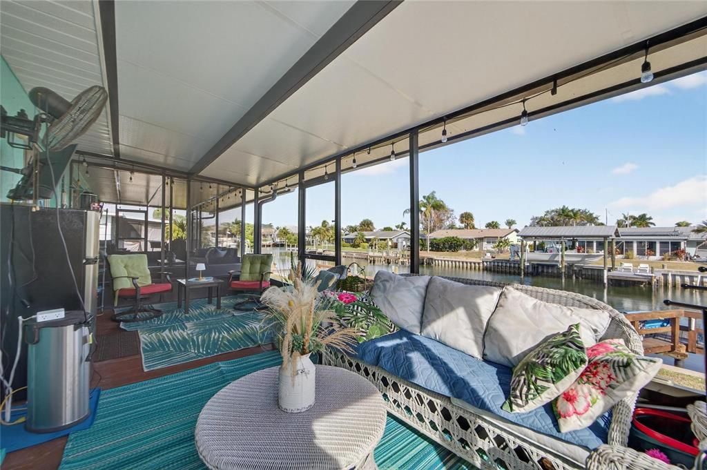 For Sale: $249,000 (2 beds, 1 baths, 800 Square Feet)