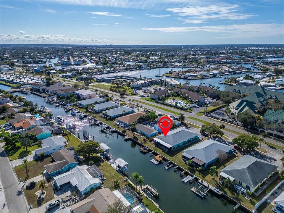 For Sale: $249,000 (2 beds, 1 baths, 800 Square Feet)