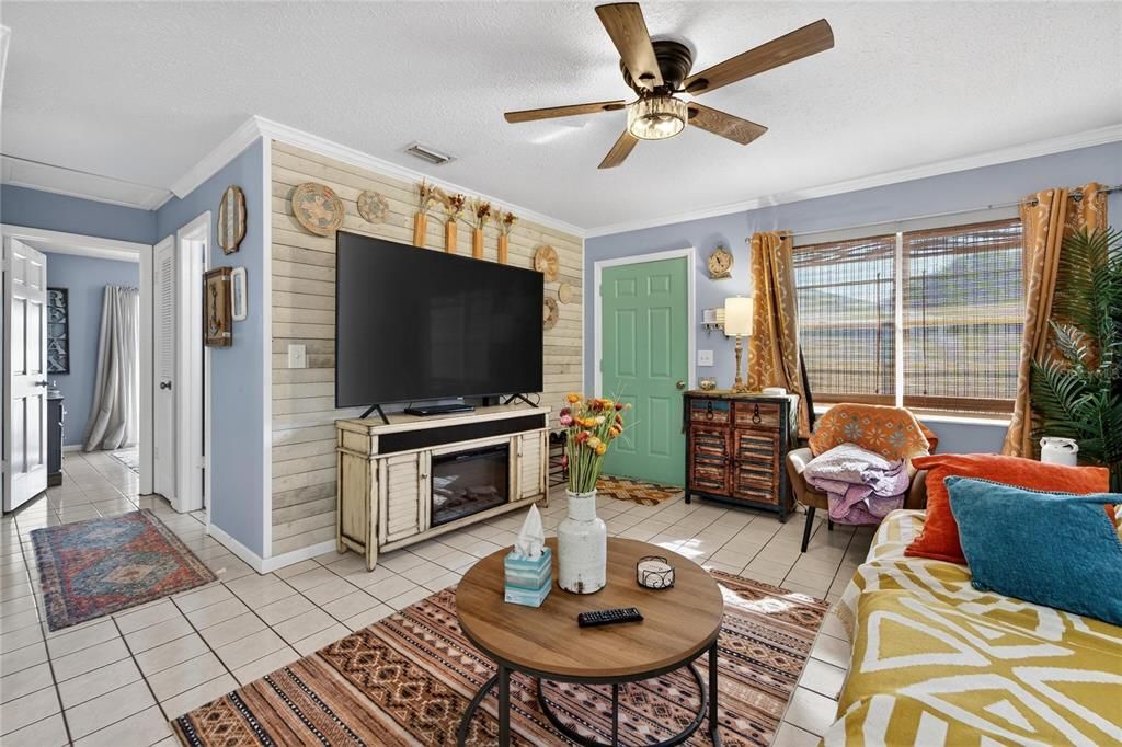 For Sale: $249,000 (2 beds, 1 baths, 800 Square Feet)