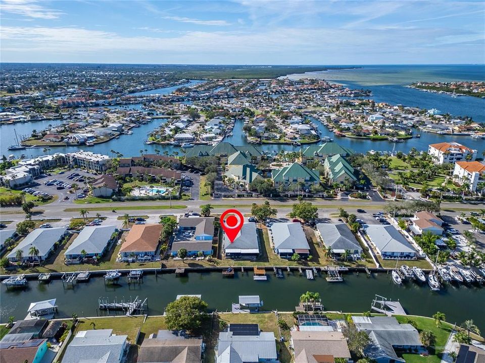 For Sale: $249,000 (2 beds, 1 baths, 800 Square Feet)