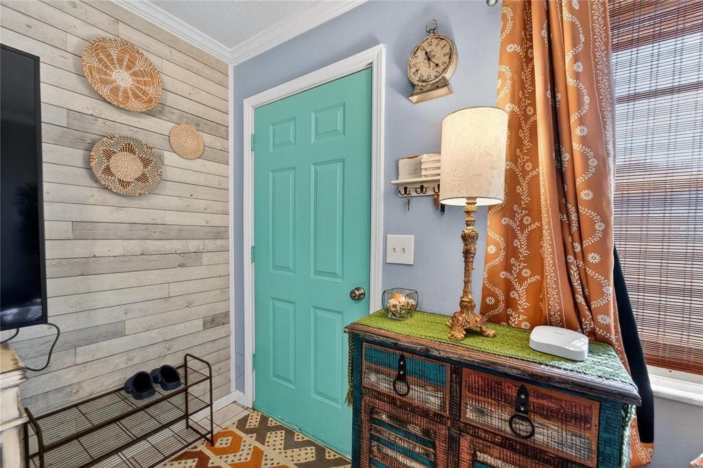 For Sale: $249,000 (2 beds, 1 baths, 800 Square Feet)