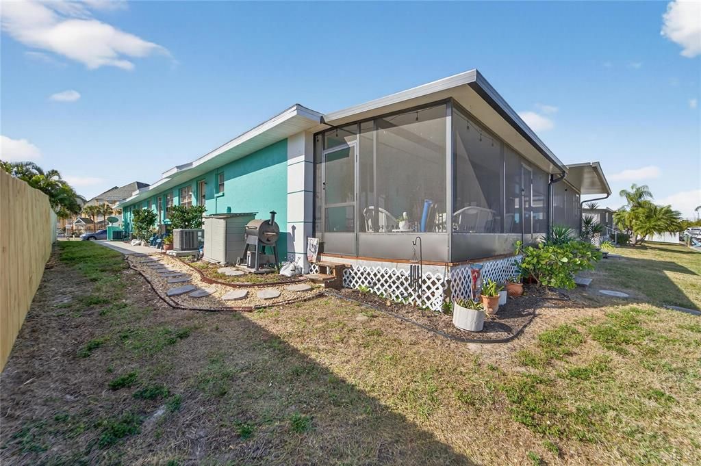 For Sale: $249,000 (2 beds, 1 baths, 800 Square Feet)