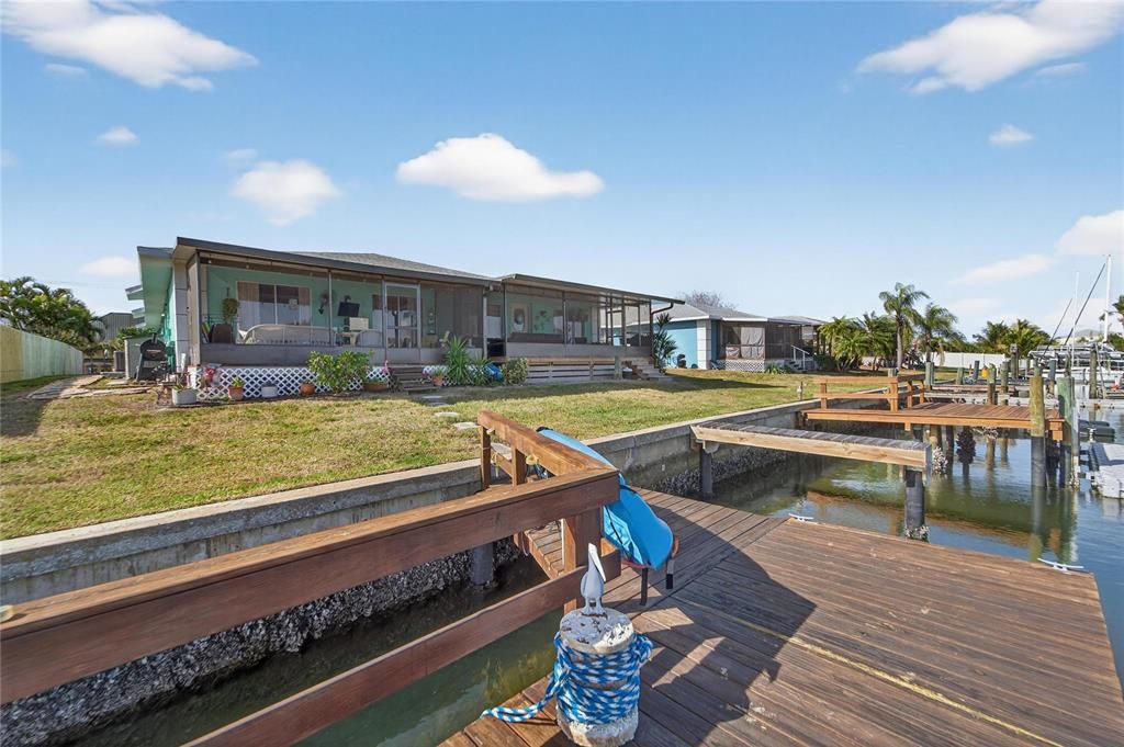 For Sale: $249,000 (2 beds, 1 baths, 800 Square Feet)