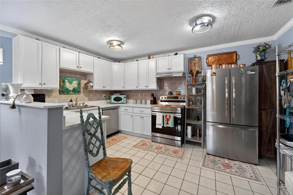 For Sale: $249,000 (2 beds, 1 baths, 800 Square Feet)