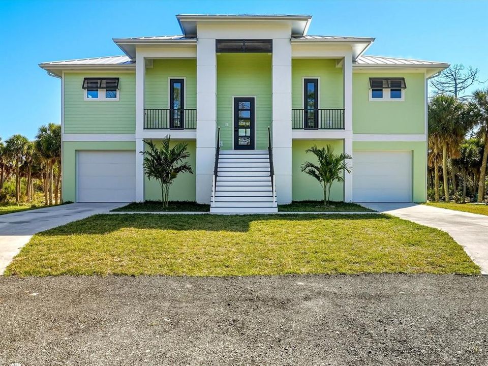 En Venta: $1,599,999 (4 camas, 3 baños, 4840 Pies cuadrados)