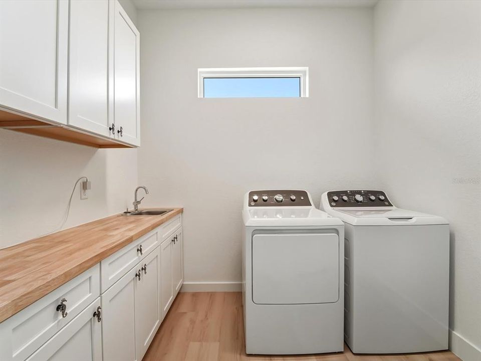 En Venta: $1,599,999 (4 camas, 3 baños, 4840 Pies cuadrados)