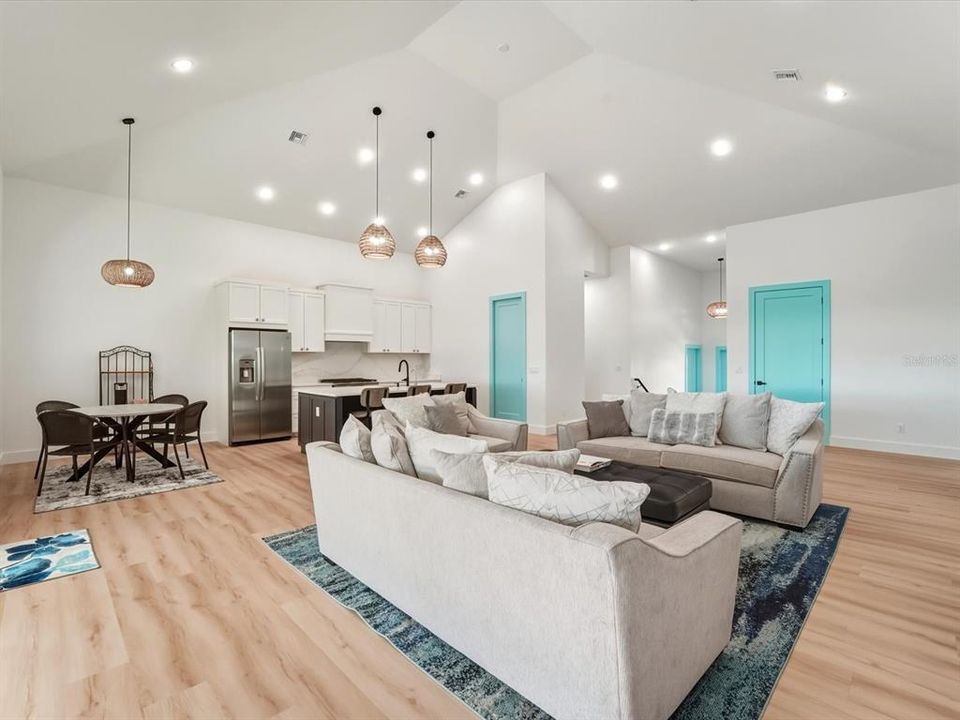 En Venta: $1,599,999 (4 camas, 3 baños, 4840 Pies cuadrados)