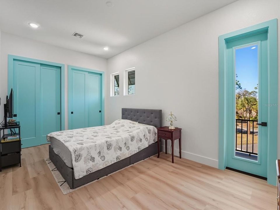 En Venta: $1,599,999 (4 camas, 3 baños, 4840 Pies cuadrados)