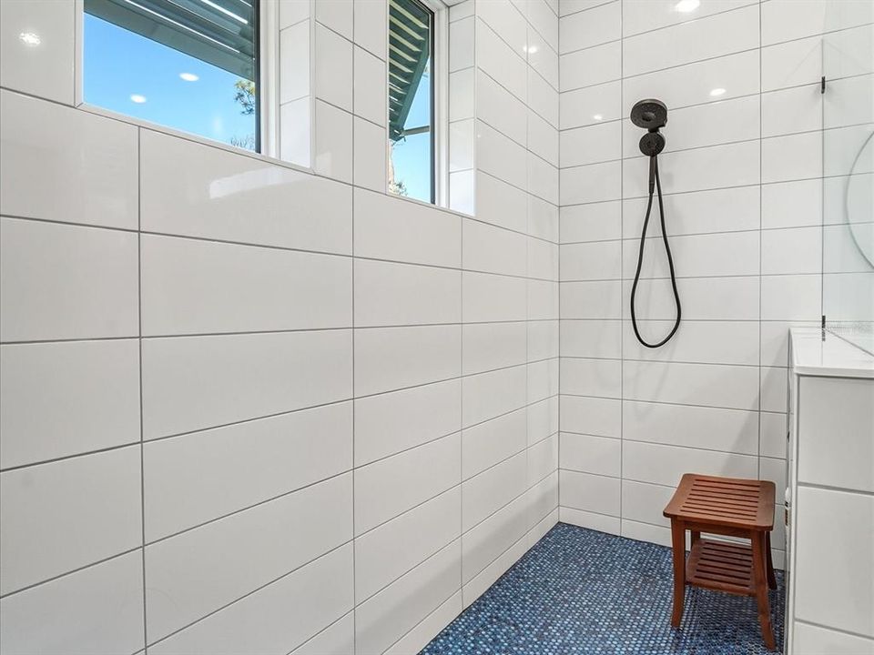 En Venta: $1,599,999 (4 camas, 3 baños, 4840 Pies cuadrados)