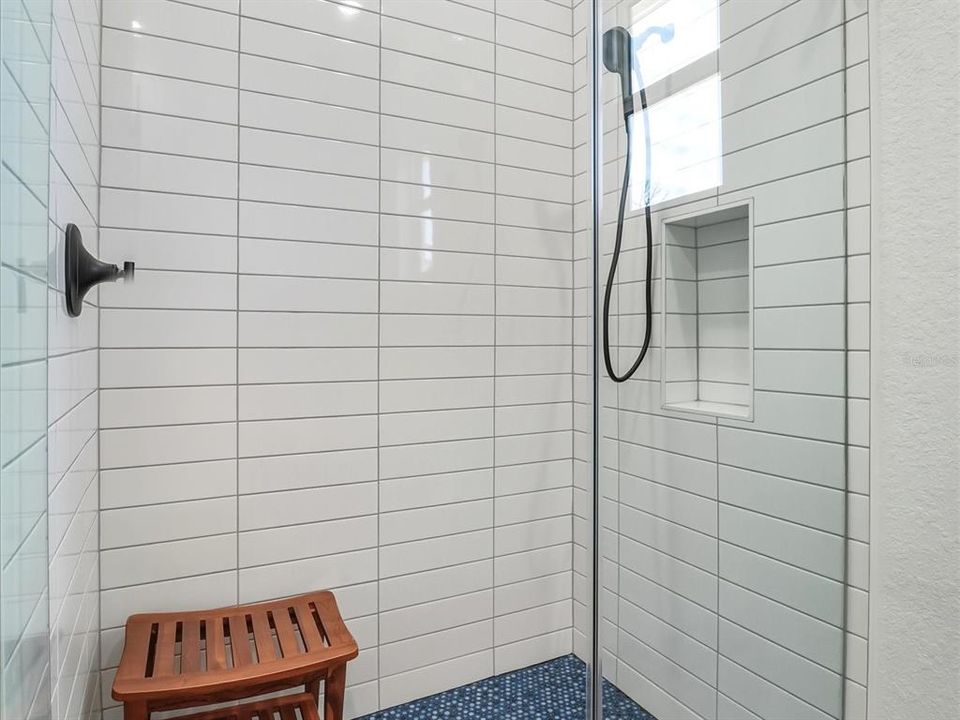 En Venta: $1,599,999 (4 camas, 3 baños, 4840 Pies cuadrados)