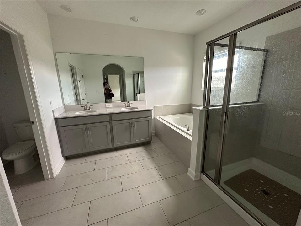 For Rent: $2,695 (4 beds, 2 baths, 2185 Square Feet)