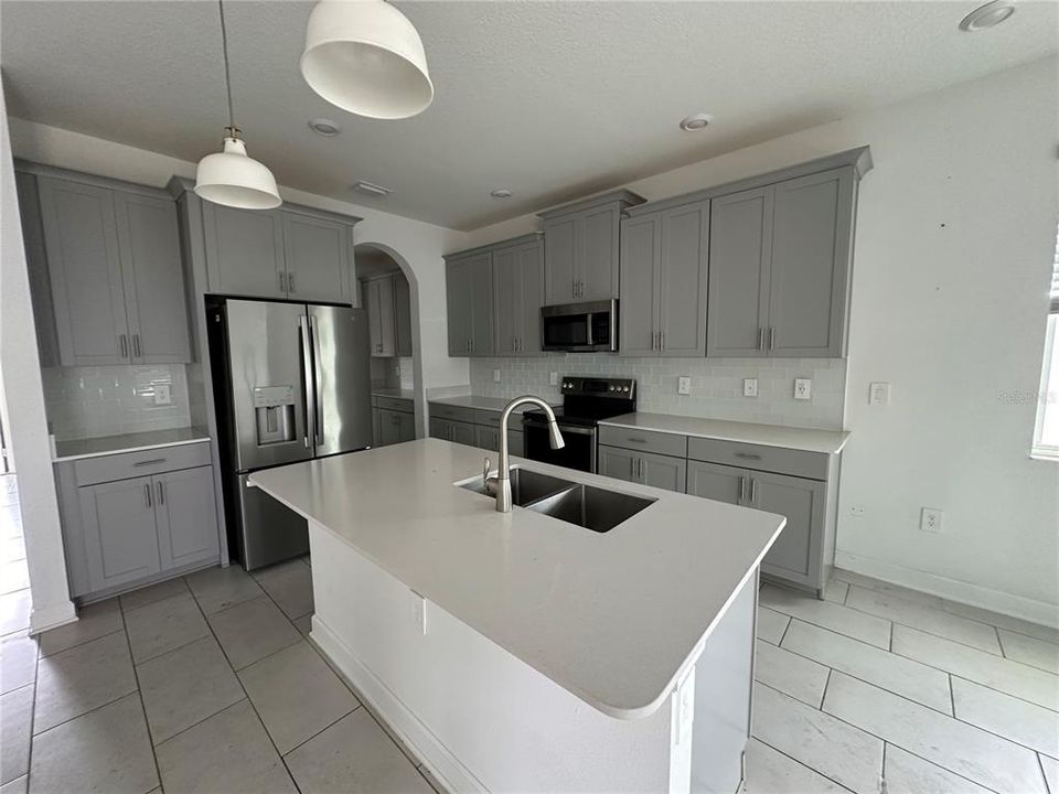 For Rent: $2,695 (4 beds, 2 baths, 2185 Square Feet)
