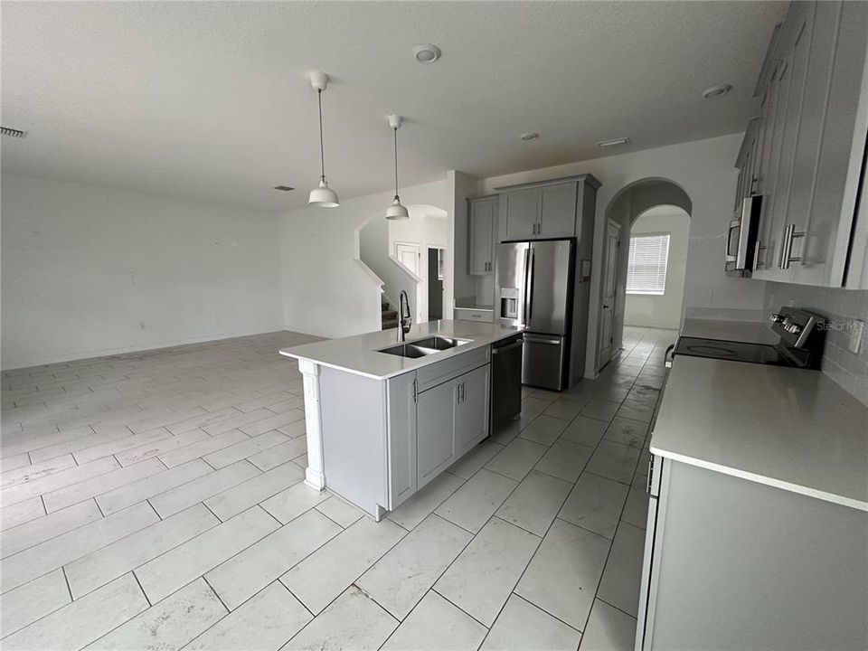 For Rent: $2,695 (4 beds, 2 baths, 2185 Square Feet)