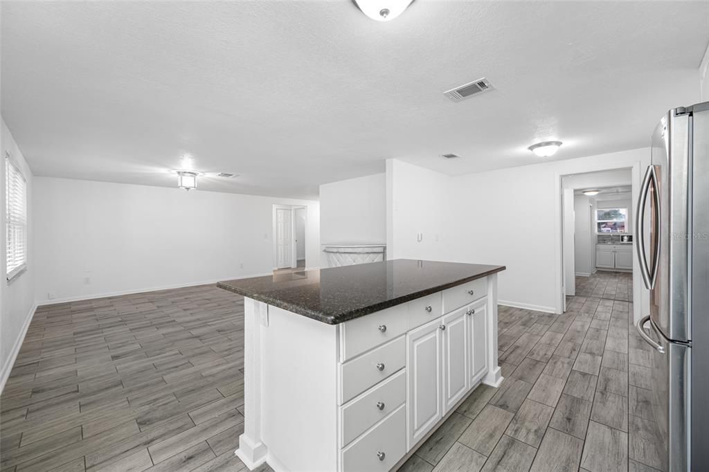 待售: $485,000 (4 贝兹, 3 浴室, 1463 平方英尺)