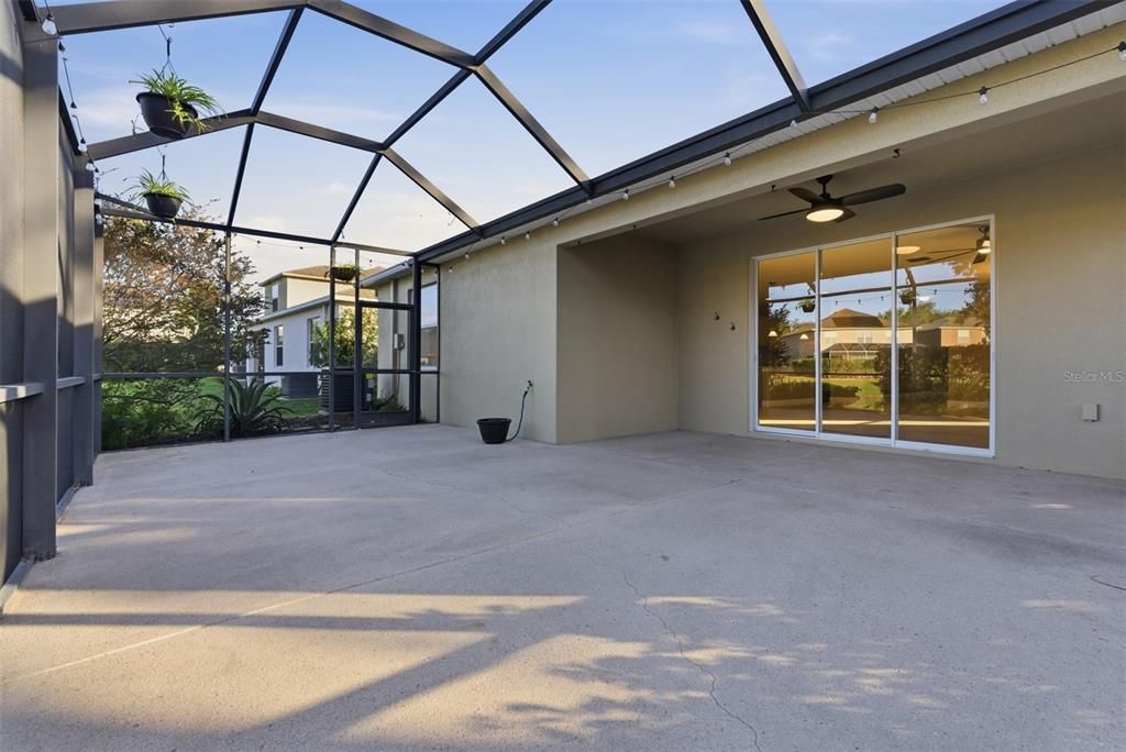 En Venta: $455,000 (4 camas, 3 baños, 2025 Pies cuadrados)