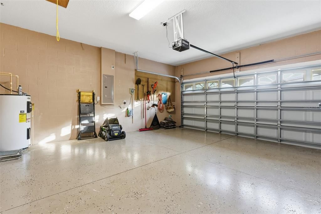 En Venta: $455,000 (4 camas, 3 baños, 2025 Pies cuadrados)