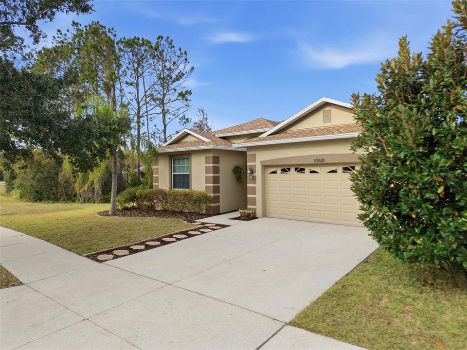 En Venta: $455,000 (4 camas, 3 baños, 2025 Pies cuadrados)