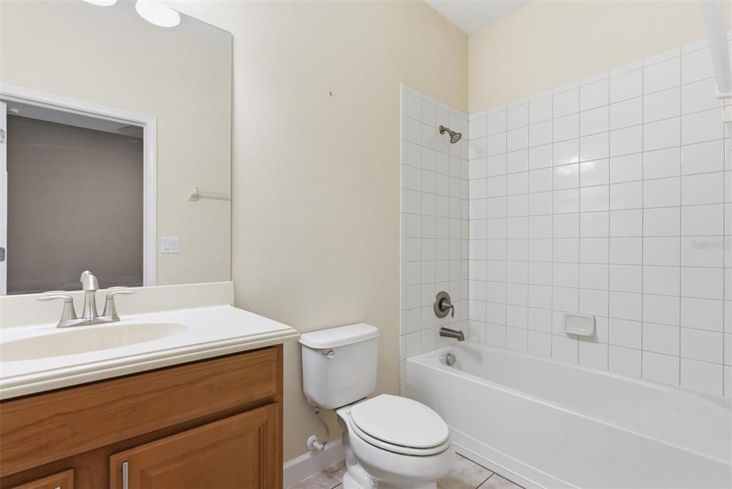 En Venta: $455,000 (4 camas, 3 baños, 2025 Pies cuadrados)