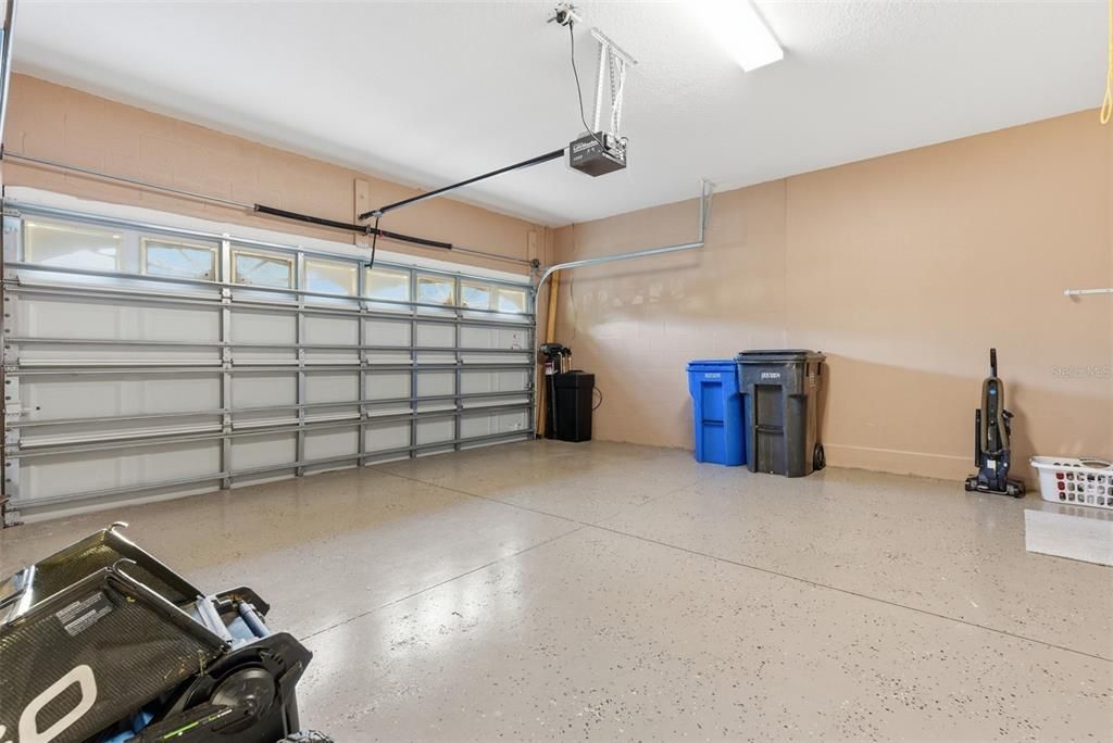 En Venta: $455,000 (4 camas, 3 baños, 2025 Pies cuadrados)