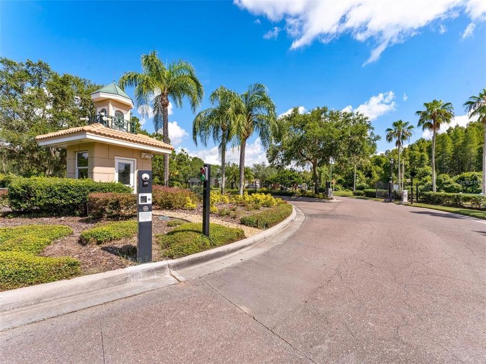 En Venta: $455,000 (4 camas, 3 baños, 2025 Pies cuadrados)