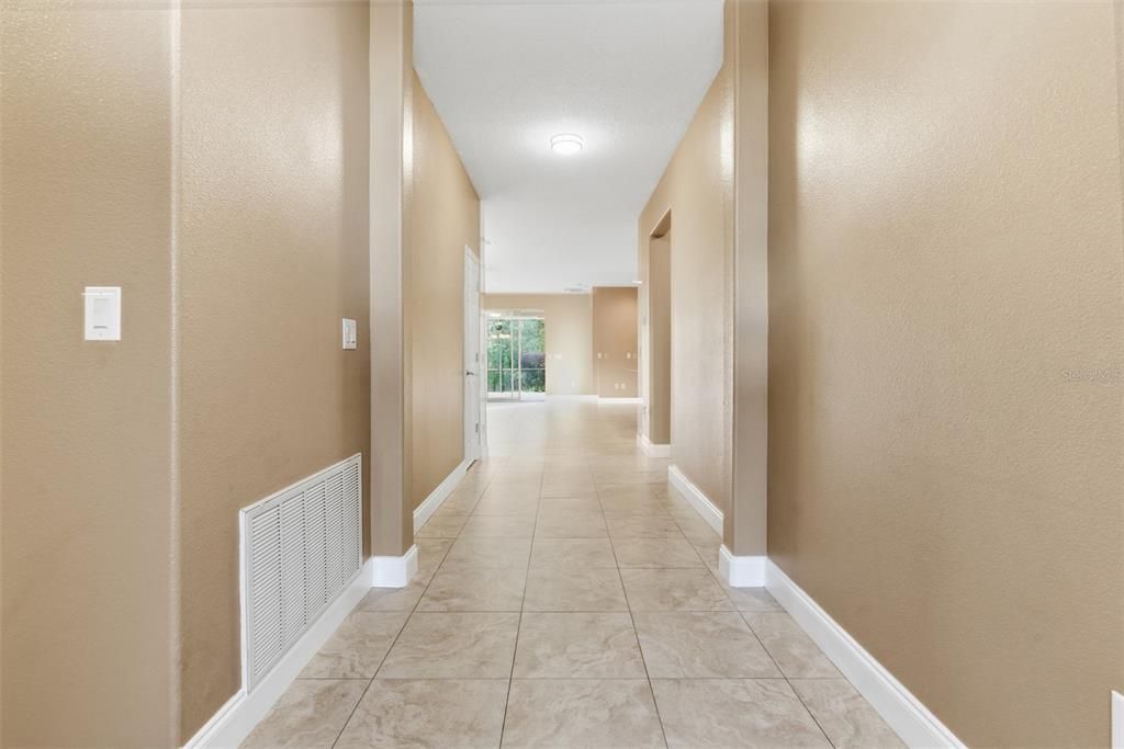 En Venta: $455,000 (4 camas, 3 baños, 2025 Pies cuadrados)