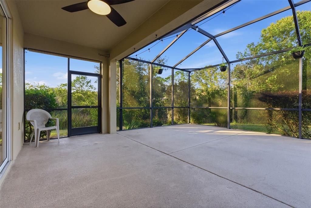 En Venta: $455,000 (4 camas, 3 baños, 2025 Pies cuadrados)