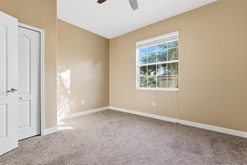 En Venta: $455,000 (4 camas, 3 baños, 2025 Pies cuadrados)