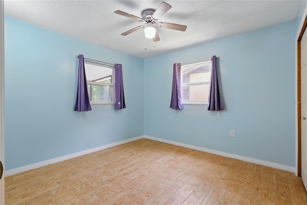 待售: $198,000 (2 贝兹, 2 浴室, 920 平方英尺)