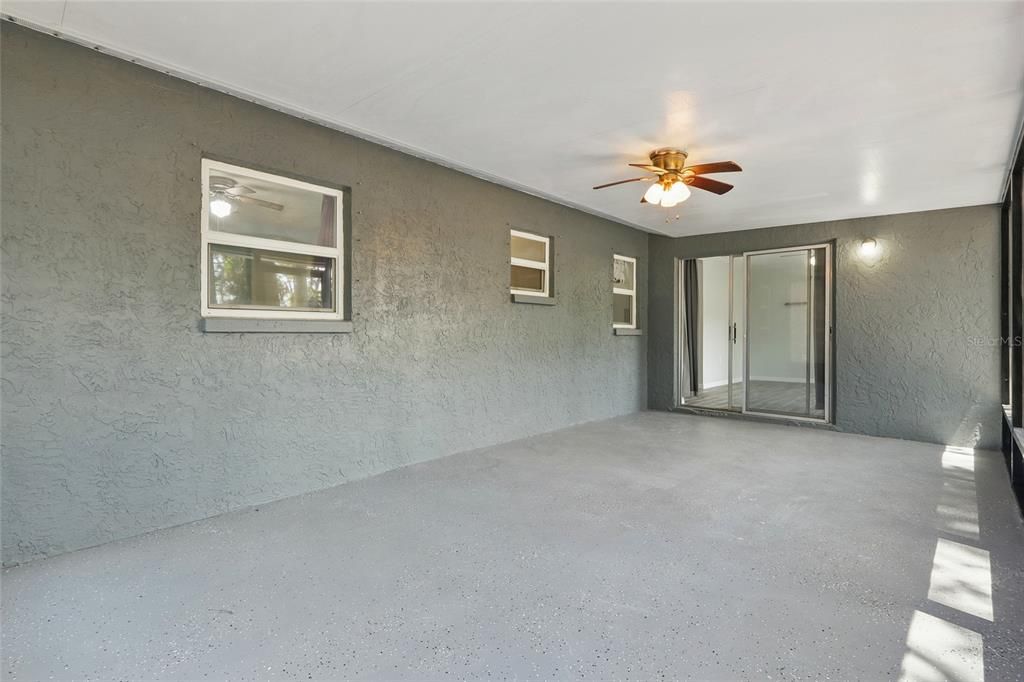 待售: $198,000 (2 贝兹, 2 浴室, 920 平方英尺)