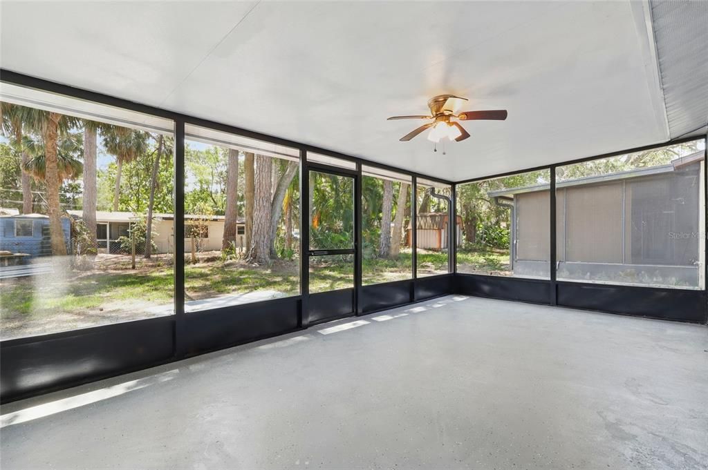 待售: $198,000 (2 贝兹, 2 浴室, 920 平方英尺)