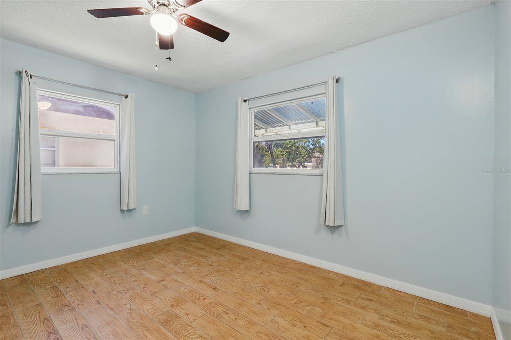 待售: $198,000 (2 贝兹, 2 浴室, 920 平方英尺)