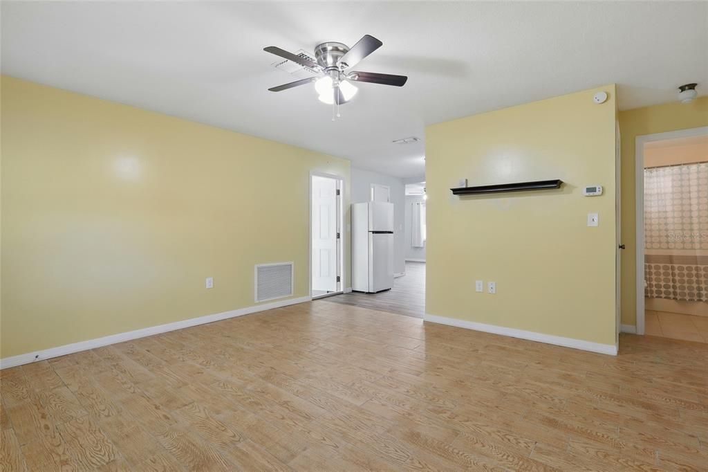 待售: $198,000 (2 贝兹, 2 浴室, 920 平方英尺)