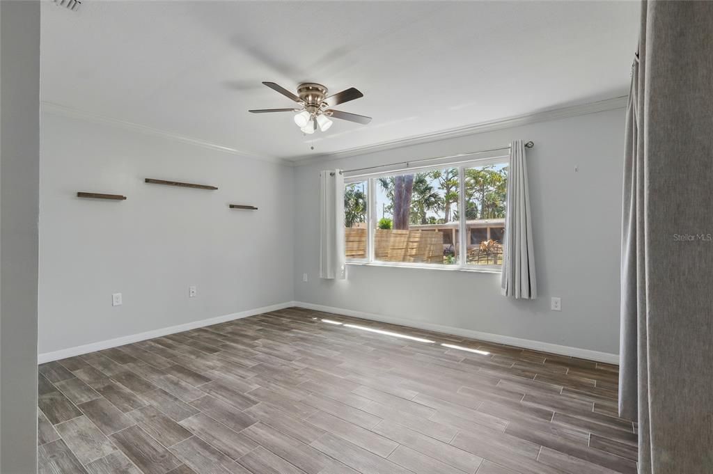 待售: $198,000 (2 贝兹, 2 浴室, 920 平方英尺)