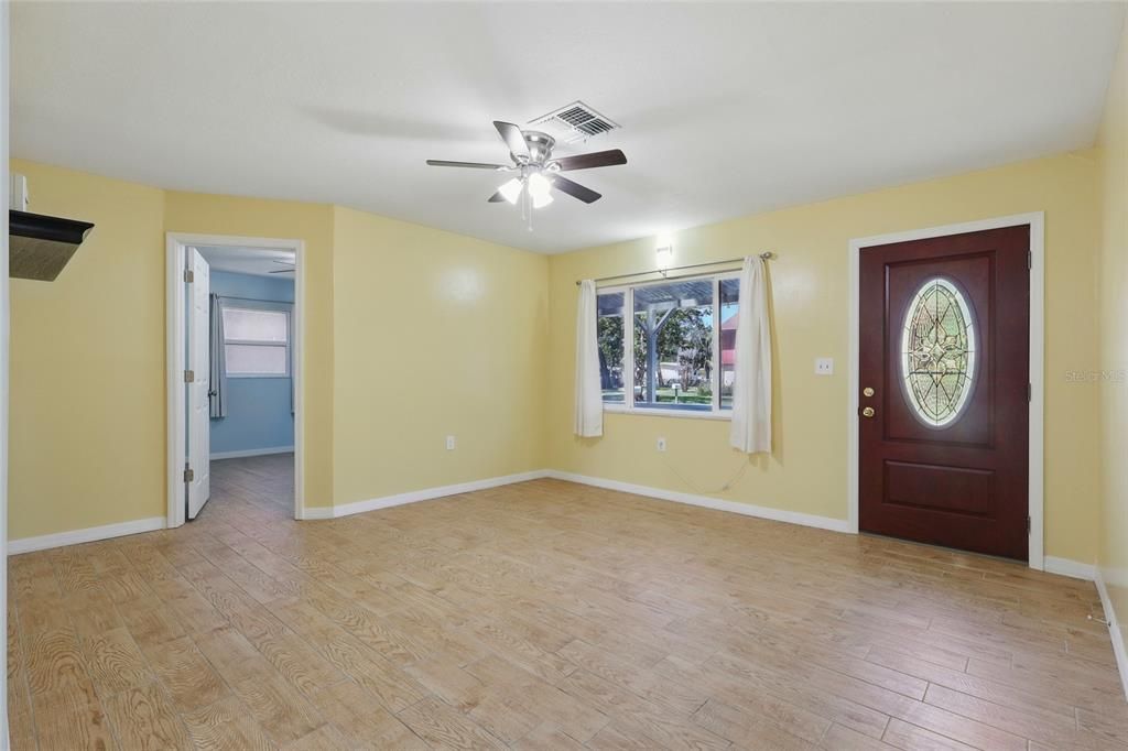 待售: $198,000 (2 贝兹, 2 浴室, 920 平方英尺)