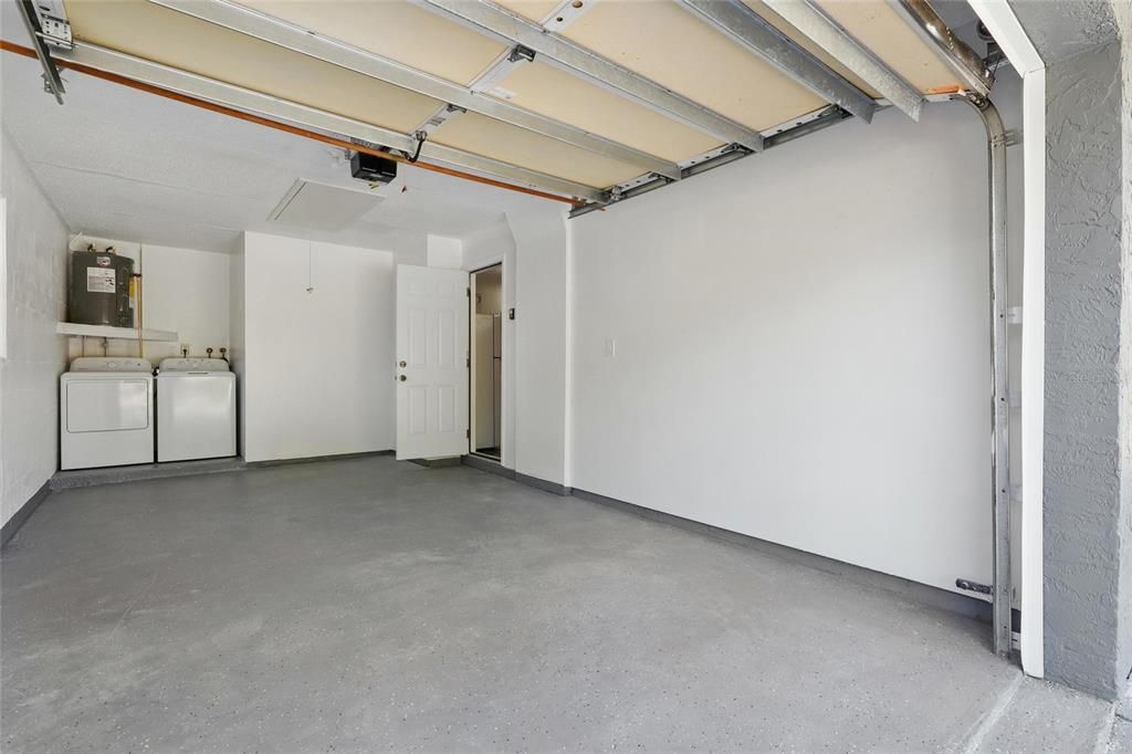 待售: $198,000 (2 贝兹, 2 浴室, 920 平方英尺)