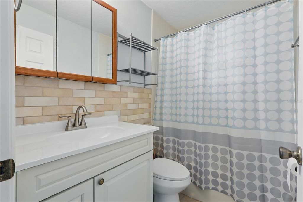 待售: $198,000 (2 贝兹, 2 浴室, 920 平方英尺)