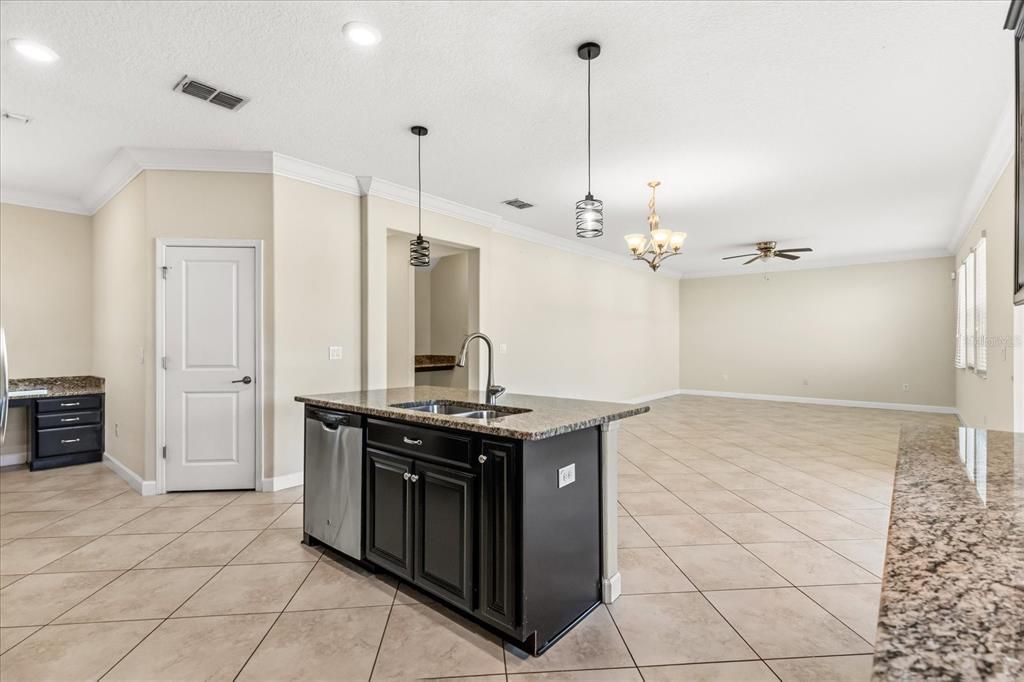 出租: $2,800 (4 贝兹, 2 浴室, 2594 平方英尺)