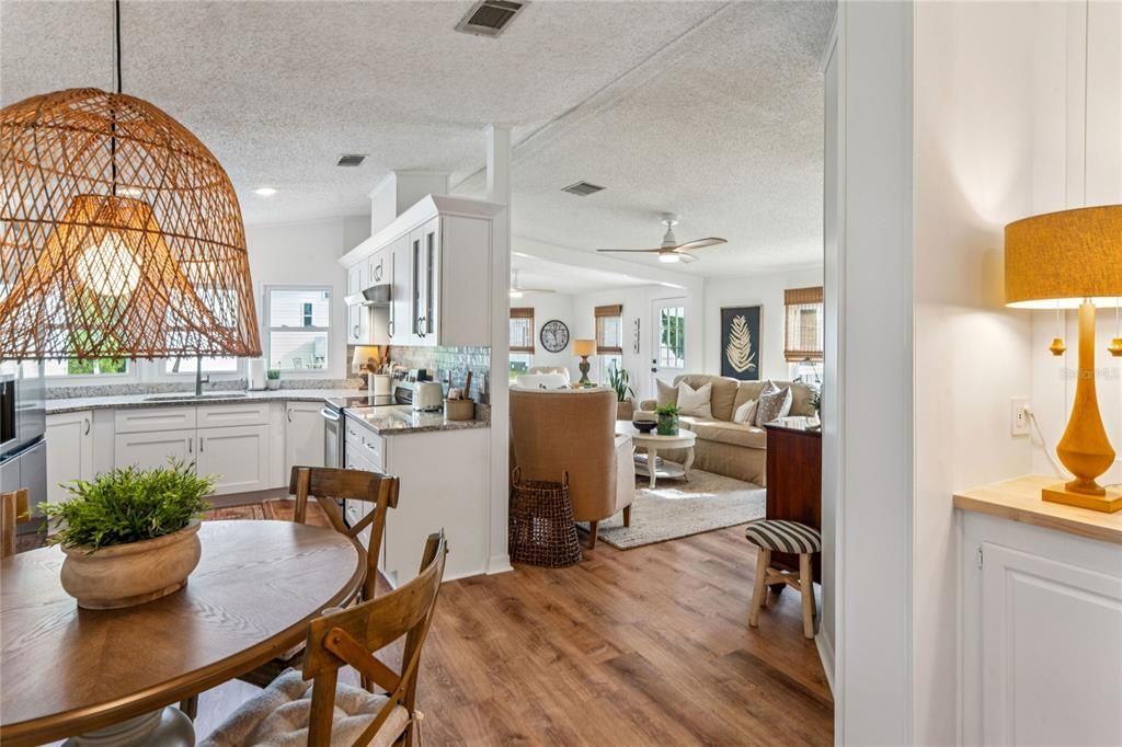 待售: $249,500 (2 贝兹, 2 浴室, 1246 平方英尺)