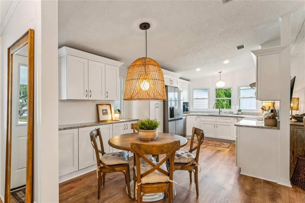 待售: $249,500 (2 贝兹, 2 浴室, 1246 平方英尺)