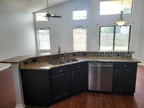 En Venta: $499,000 (4 camas, 2 baños, 2303 Pies cuadrados)