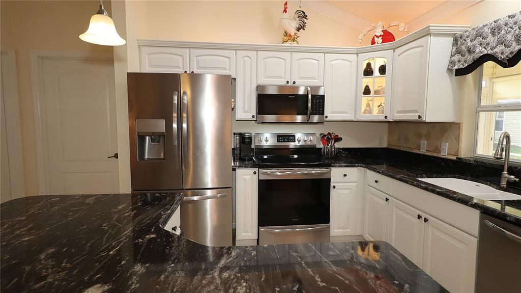 For Sale: $349,000 (3 beds, 2 baths, 1527 Square Feet)