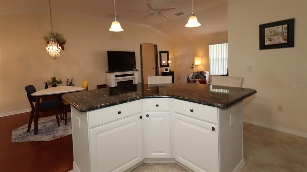 For Sale: $349,000 (3 beds, 2 baths, 1527 Square Feet)